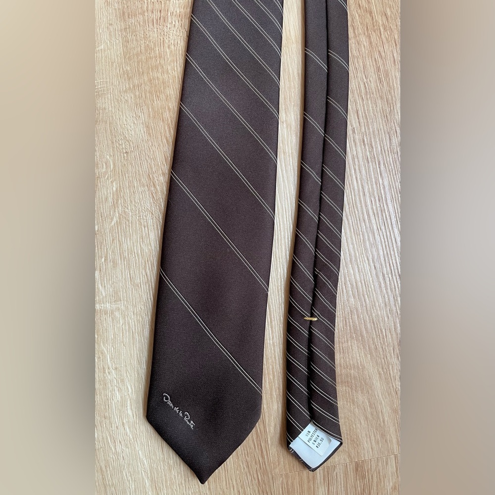 Vintage Oscar de la Renta men’s tie brown stripes logo designer